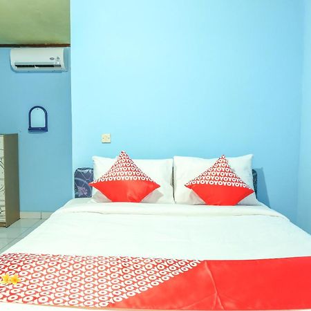 Oyo 1662 Zury Homestay Kuta  Esterno foto