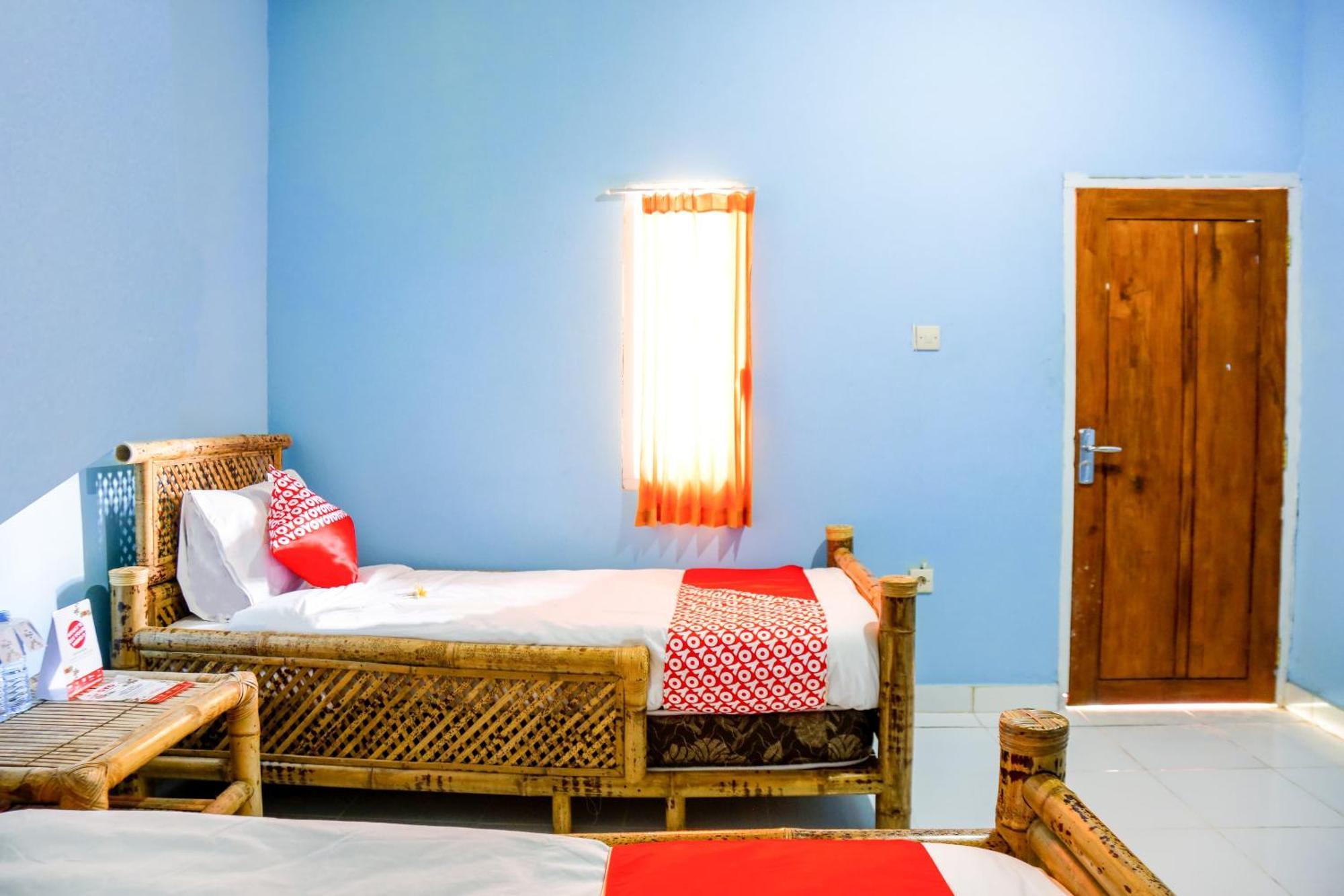 Oyo 1662 Zury Homestay Kuta  Esterno foto
