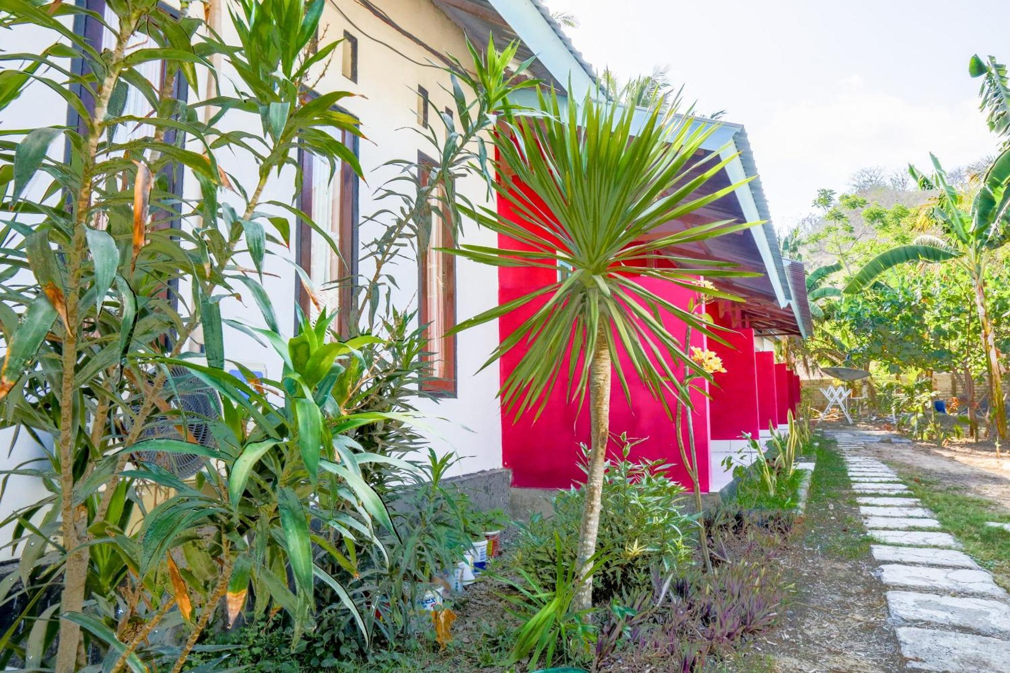 Oyo 1662 Zury Homestay Kuta  Esterno foto