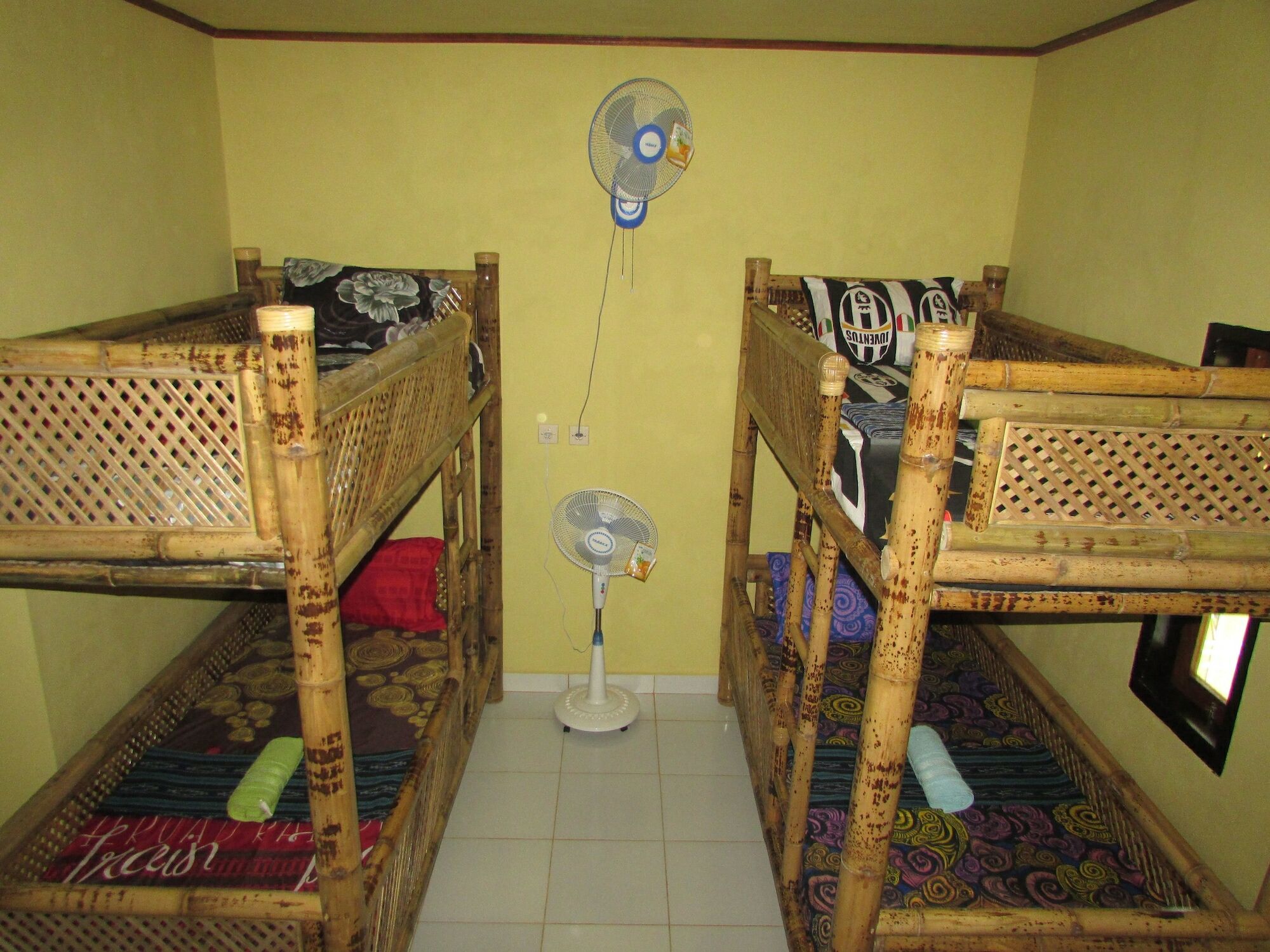 Oyo 1662 Zury Homestay Kuta  Esterno foto